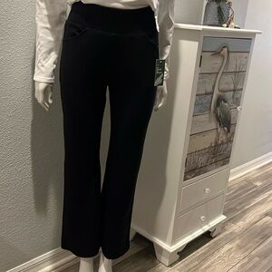 Willit dress yoga boot cut pants Size small. Pull on with pockets no see-through